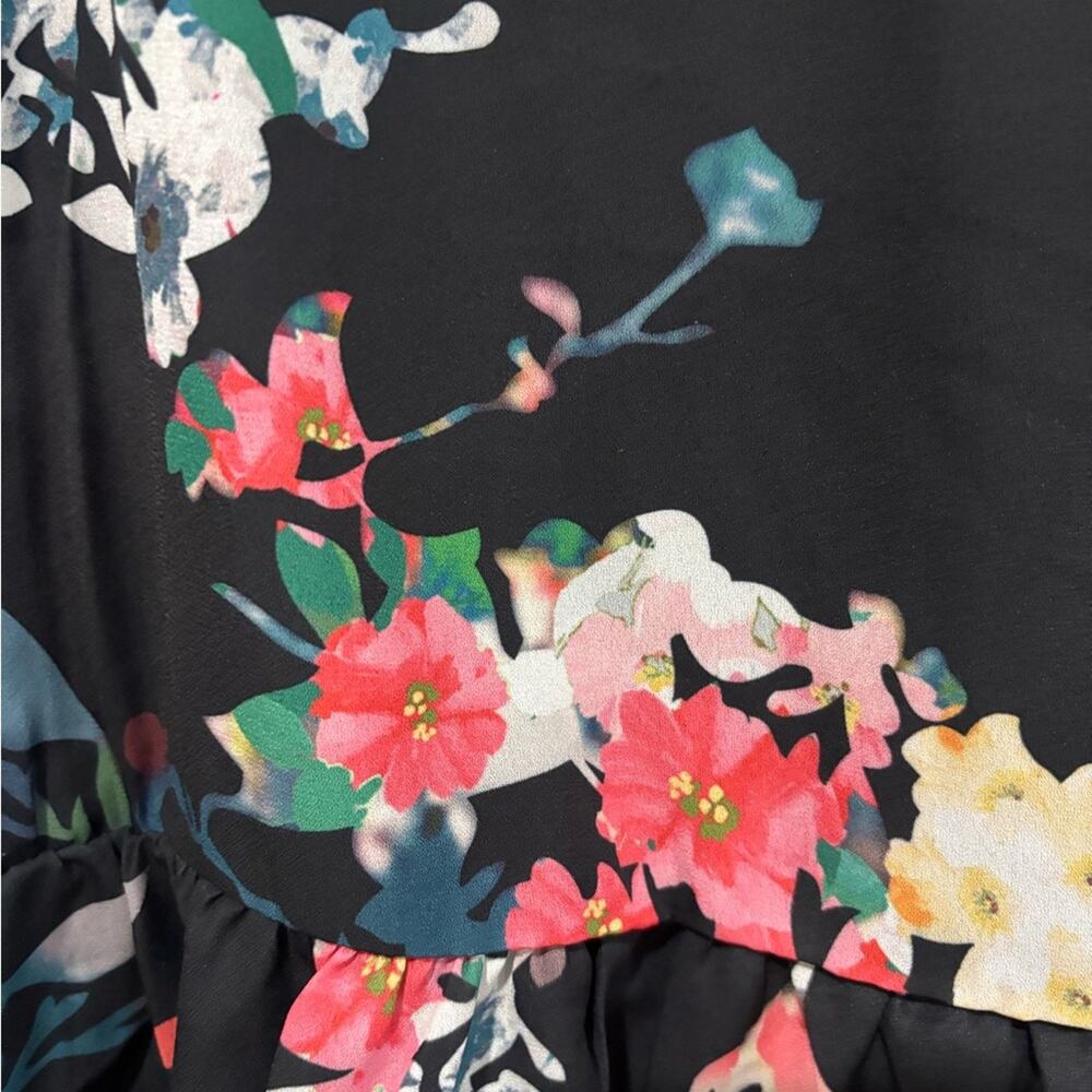 Elegant Floral Sleeveless Blouse - Large never worn - Picture 4 of 4
